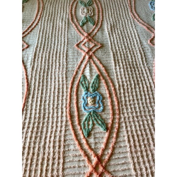 Vintage Peach & White Chenille Bedspread With Floral Design Twin/Full Size Sof - Picture 6 of 16